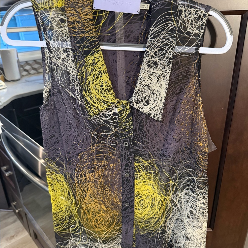 NWT Vera Wang Abstract Patterned Sleeveless Top